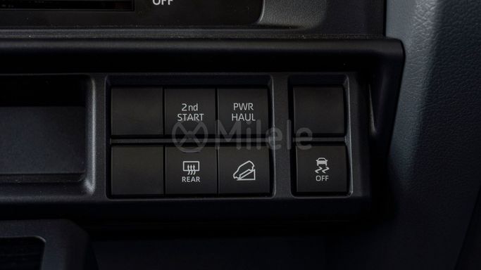Новый Toyota Land Cruiser 70 Series Рестайлинг 2, 2.8 л, 2025 в Дубае от Milele Бежевый цвет. Other | AUTO.AE