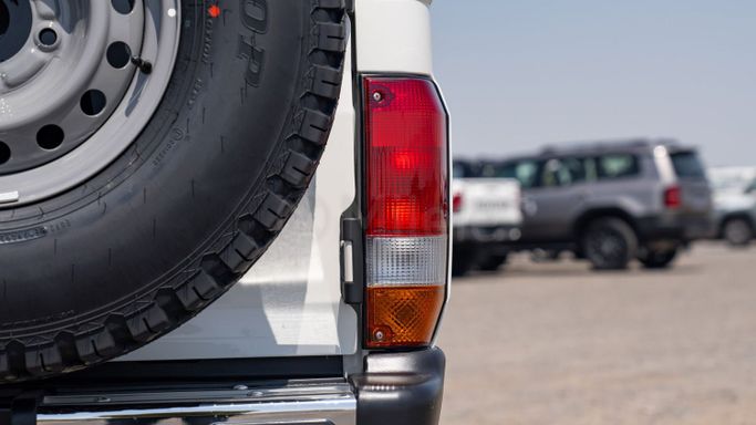Новый Toyota Land Cruiser 70 Series Рестайлинг 2, 2.8 л, 2025 в Дубае от Milele Белый цвет. Other | AUTO.AE