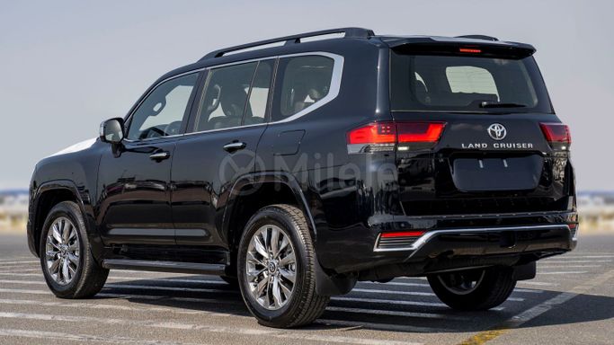 Новый Toyota Land Cruiser 300 Series, 3.3 л, 2025 в Дубае от Milele Черный цвет. Other | AUTO.AE