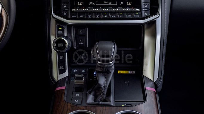 Новый Toyota Land Cruiser 300 Series, 3.3 л, 2025 в Дубае от Milele Черный цвет. Other | AUTO.AE