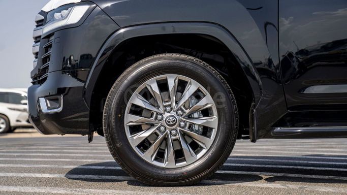 Новый Toyota Land Cruiser 300 Series, 3.3 л, 2025 в Дубае от Milele Черный цвет. Other | AUTO.AE
