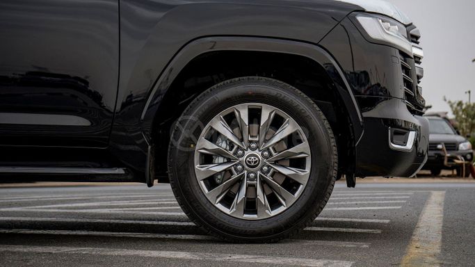 Новый Toyota Land Cruiser 300 Series, 3.4 л, 2025 в Дубае от Milele Черный цвет. Other | AUTO.AE