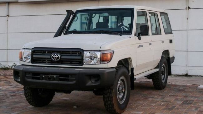 Новый Toyota Land Cruiser 70 Series Рестайлинг, 4.2 л, 2023 в Дубае от Falcons GT Motors FZCO Белый цвет. Other | AUTO.AE