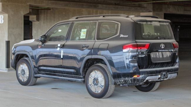 جديدة Toyota Land Cruiser 300 Series, 3.4 l, 2024 في في دبي من Falcons GT Motors FZCO، اللون أسود. أخرى | AUTO.AE