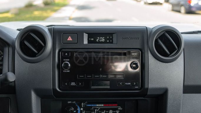 جديدة Toyota Land Cruiser 70 Series تجميل الوجه 2, 2.8 l, 2024 في في دبي من Milele، اللون أبيض. أخرى | AUTO.AE