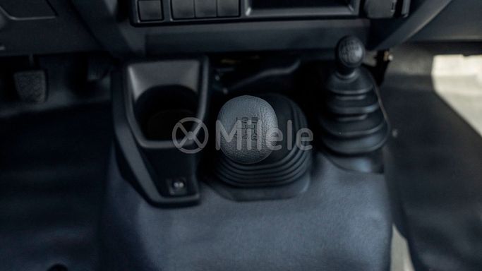 جديدة Toyota Land Cruiser 70 Series تجميل الوجه 2, 4.0 l, 2025 في في دبي من Milele، اللون بيج. أخرى | AUTO.AE