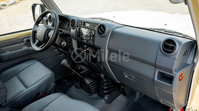 جديدة Toyota Land Cruiser 70 Series تجميل الوجه 2, 4.0 l, 2025 في في دبي من Milele، اللون بيج. أخرى | AUTO.AE