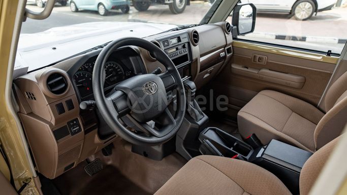 جديدة Toyota Land Cruiser 70 Series تجميل الوجه 2, 4.0 l, 2025 في في دبي من Milele، اللون بيج. أخرى | AUTO.AE