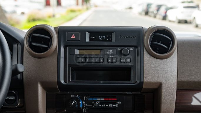 جديدة Toyota Land Cruiser 70 Series تجميل الوجه 2, 4.0 l, 2025 في في دبي من Milele، اللون بيج. أخرى | AUTO.AE