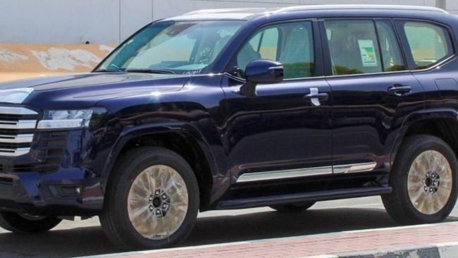 New Toyota Land Cruiser 300 Series, 3.4 l, 2022 in Dubai by Falcons GT Motors FZCO, Purple color. GCC Specs | AUTO.AE