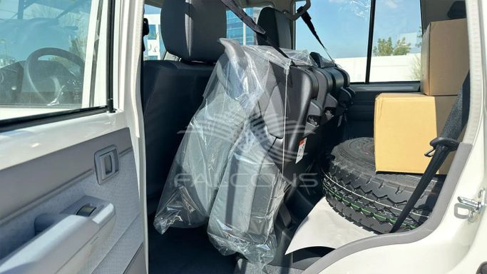 Новый Toyota Land Cruiser 70 Series Рестайлинг 2, 4.5 л, 2024 в Дубае от Falcons GT Motors FZCO Белый цвет. Other | AUTO.AE