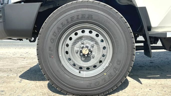 Новый Toyota Land Cruiser 70 Series Рестайлинг 2, 4.5 л, 2024 в Дубае от Falcons GT Motors FZCO Белый цвет. Other | AUTO.AE