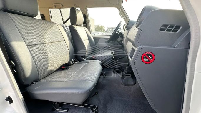 Новый Toyota Land Cruiser 70 Series Рестайлинг 2, 4.5 л, 2025 в Дубае от Falcons GT Motors FZCO Белый цвет. Other | AUTO.AE