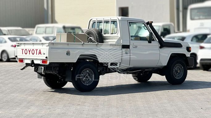 Новый Toyota Land Cruiser 70 Series Рестайлинг 2, 4.5 л, 2025 в Дубае от Falcons GT Motors FZCO Белый цвет. Other | AUTO.AE