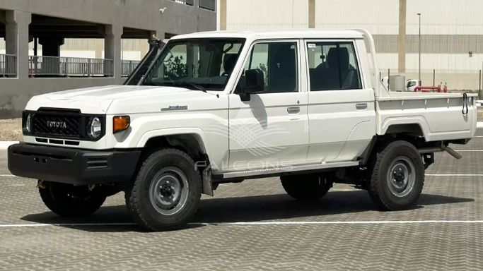 Новый Toyota Land Cruiser 70 Series Рестайлинг 2, 4.5 л, 2025 в Дубае от Falcons GT Motors FZCO Белый цвет. Other | AUTO.AE