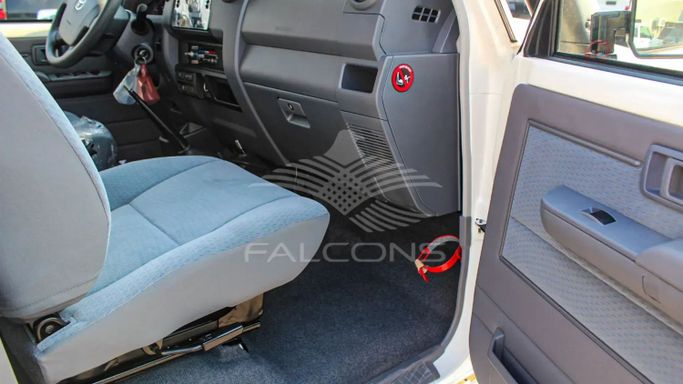 Новый Toyota Land Cruiser 70 Series Рестайлинг 2, 4.5 л, 2023 в Дубае от Falcons GT Motors FZCO Белый цвет. Other | AUTO.AE