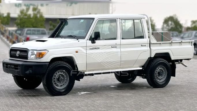 Новый Toyota Land Cruiser 70 Series Рестайлинг 2, 4.5 л, 2023 в Дубае от Falcons GT Motors FZCO Белый цвет. Other | AUTO.AE