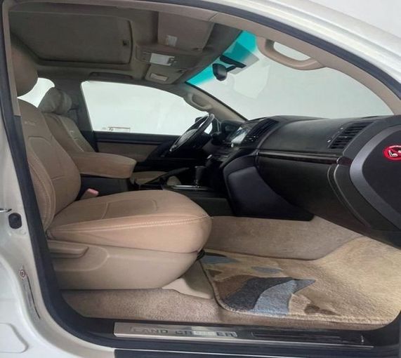 Подержанный Toyota Land Cruiser 200 Series, 4.0 л, 2010 в Дубае от Gulf Motors Белый цвет. GCC | AUTO.AE