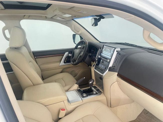 Used Toyota Land Cruiser 200 Series Facelift 2, 5.7 l, 2017 in Dubai by Gulf Motors, White color. GCC Specs | AUTO.AE