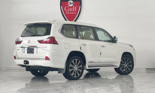 Used Toyota Land Cruiser 200 Series Facelift 2, 5.7 l, 2017 in Dubai by Gulf Motors, White color. GCC Specs | AUTO.AE