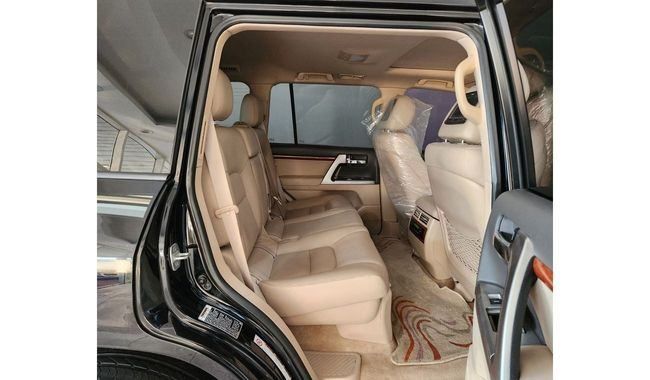 Used Toyota Land Cruiser 200 Series Facelift 1, 5.7 l, 2012 in Dubai by Gulf Motors, Black color. GCC Specs | AUTO.AE