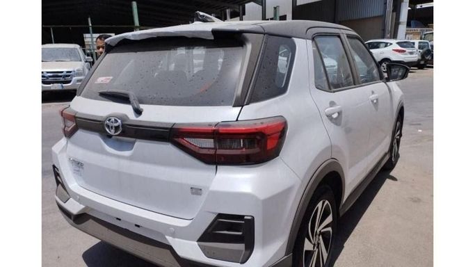 New Toyota Raize I, 996 l, 2023 in Dubai by Mohamed Hakim Motors, White color. GCC Specs | AUTO.AE