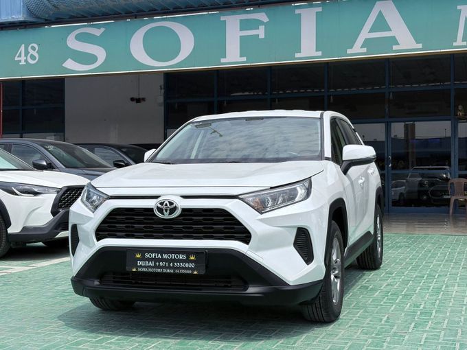 Подержанный Toyota RAV4 V (XA50), 2.5 л, 2023 в Дубае от Philippine Used Cars Showroom Белый цвет. GCC | AUTO.AE