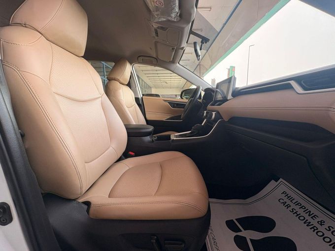 مستعملة Toyota RAV4 V (XA50), 2.5 l, 2023 في في دبي من Philippine Used Cars Showroom، اللون أبيض. مواصفات الخليج | AUTO.AE
