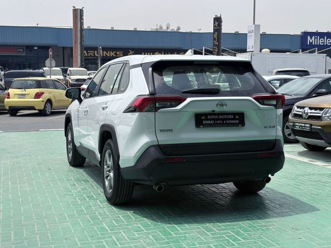 مستعملة Toyota RAV4 V (XA50), 2.5 l, 2023 في في دبي من Philippine Used Cars Showroom، اللون أبيض. مواصفات الخليج | AUTO.AE