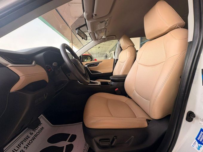 مستعملة Toyota RAV4 V (XA50), 2.5 l, 2023 في في دبي من Philippine Used Cars Showroom، اللون أبيض. مواصفات الخليج | AUTO.AE
