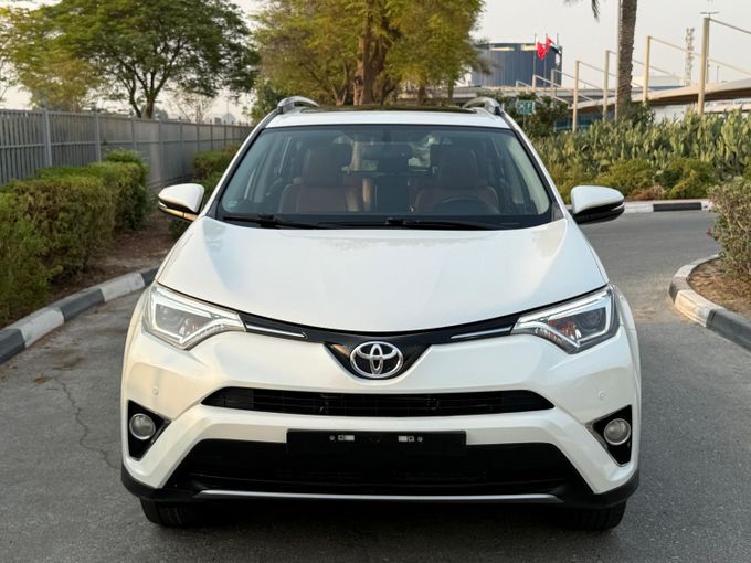 Used Toyota RAV4 V (XA50), 2.5 l, 2018 in Dubai by Bin Turkeya Motors, White color. GCC Specs | AUTO.AE