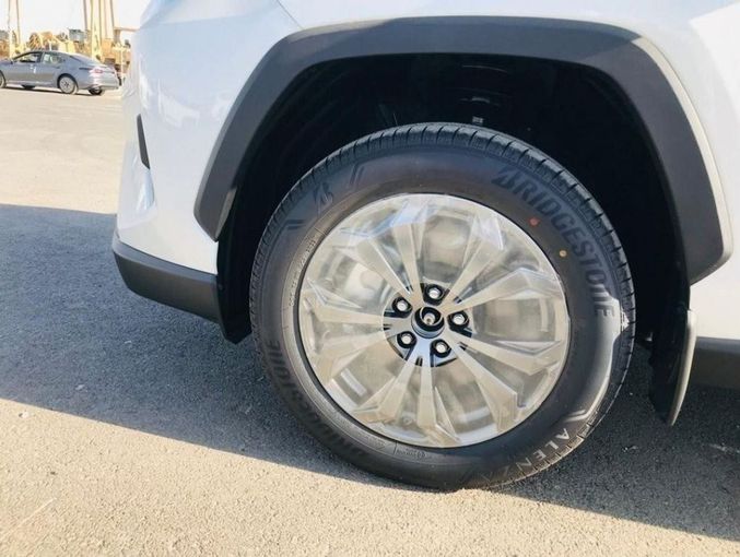 New Toyota RAV4 V (XA50), 2.5 l, 2024 in Dubai by Mohamed Hakim Motors, White color. GCC Specs | AUTO.AE