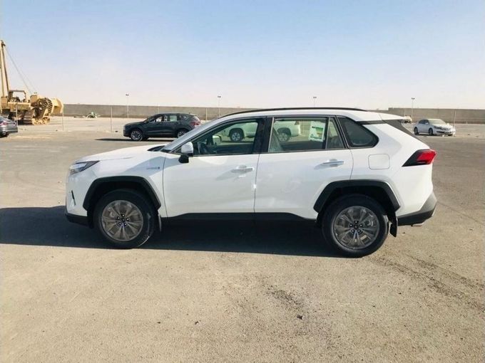 New Toyota RAV4 V (XA50), 2.5 l, 2024 in Dubai by Mohamed Hakim Motors, White color. GCC Specs | AUTO.AE