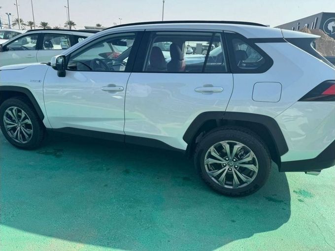 New Toyota RAV4 V (XA50), 2.5 l, 2023 in Dubai by Mohamed Hakim Motors, Silver color. Other | AUTO.AE