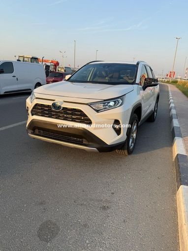 Used Toyota RAV4 V (XA50), 2.5 l, 2020 in Dubai by Alhamd Motors, White color. GCC Specs | AUTO.AE