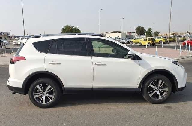 Подержанный Toyota RAV4 IV (XA40) Рестайлинг, 2.5 л, 2017 в Дубае от Alhamd Motors Белый цвет. Other | AUTO.AE
