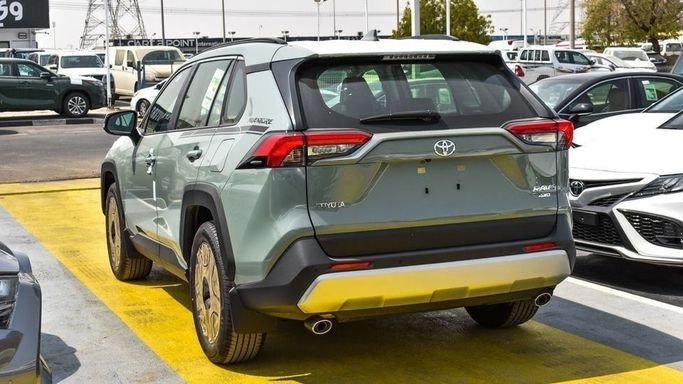 Новый Toyota RAV4 V (XA50), 2.5 л, 2023 в Дубае от Najem Motors Зеленый цвет. GCC | AUTO.AE