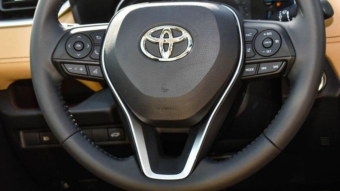 Новый Toyota RAV4 V (XA50), 2.5 л, 2023 в Дубае от Najem Motors Белый цвет. GCC | AUTO.AE