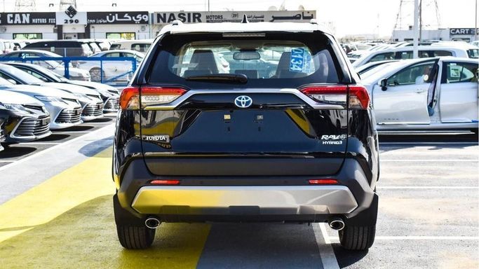 Новый Toyota RAV4 V (XA50), 2.5 л, 2023 в Дубае от Najem Motors Черный цвет. GCC | AUTO.AE
