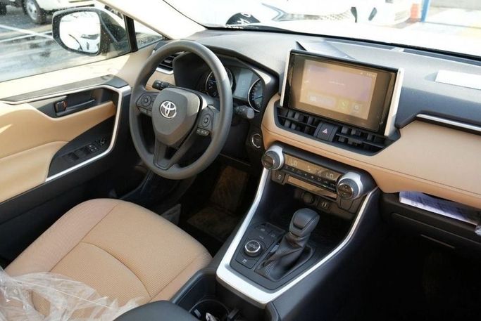 Новый Toyota RAV4 V (XA50), 2.5 л, 2023 в Дубае от Najem Motors Зеленый цвет. GCC | AUTO.AE