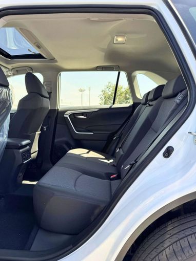 Новый Toyota RAV4 V (XA50), 2.5 л, 2025 в Дубае от SK Motors Белый цвет. GCC | AUTO.AE