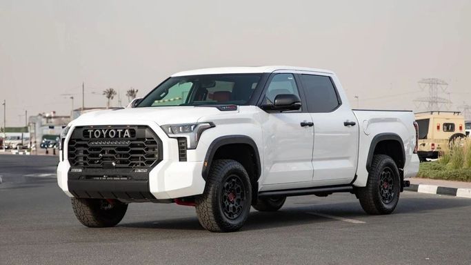 Новый Toyota Tundra III, 3.4 л, 2025 в Дубае от Dresden Motors Белый цвет. Канадская | AUTO.AE