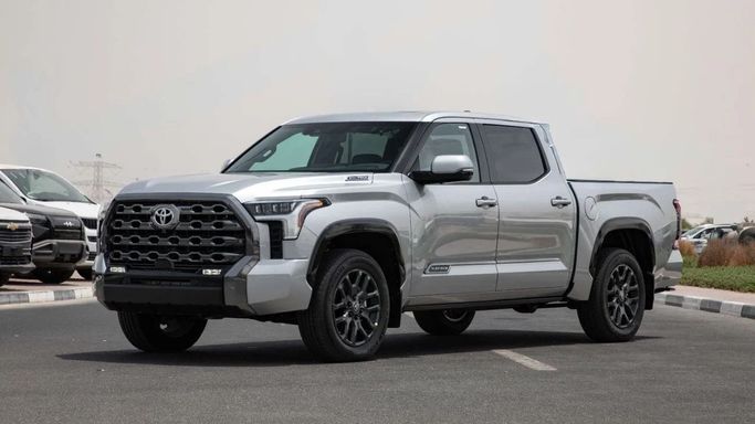 Новый Toyota Tundra III, 3.4 л, 2025 в Дубае от Dresden Motors Серебристый цвет. Канадская | AUTO.AE