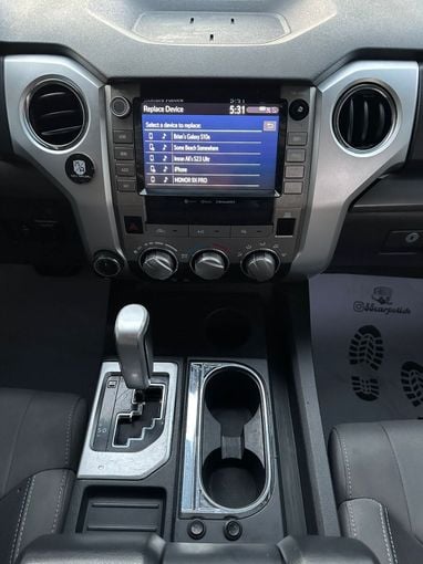 Подержанный Toyota Tundra II Рестайлинг, 4.6 л, 2020 в Дубае от Alzahiah Cars Серый цвет. Американская | AUTO.AE