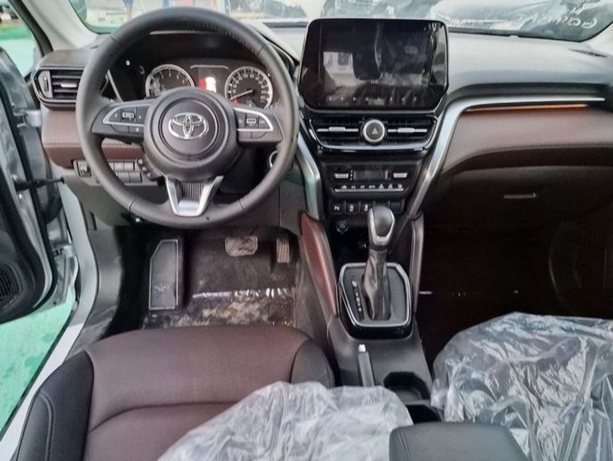 New Toyota Urban Cruiser III, 1.5 l, 2024 in Dubai by Mohamed Hakim Motors, Silver color. GCC Specs | AUTO.AE