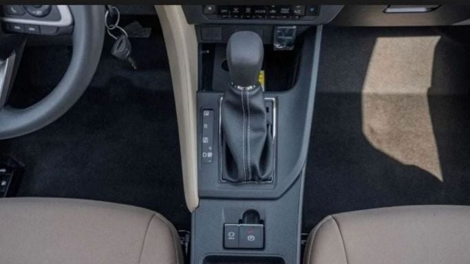 New Toyota Yaris IV, 1.5 l, 2025 in Dubai by Mohamed Hakim Motors, Silver color. GCC Specs | AUTO.AE