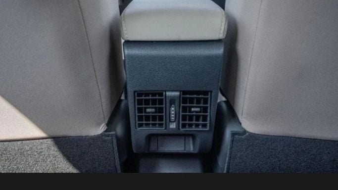 New Toyota Yaris IV, 1.5 l, 2025 in Dubai by Mohamed Hakim Motors, Silver color. GCC Specs | AUTO.AE