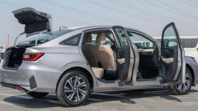 New Toyota Yaris IV, 1.5 l, 2025 in Dubai by Mohamed Hakim Motors, Silver color. GCC Specs | AUTO.AE