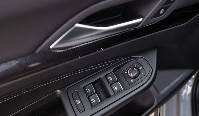 Новый Volkswagen Golf R VIII Рестайлинг, 2.0 л, 2024 в Дубае от Altass Motors Белый цвет. Other | AUTO.AE