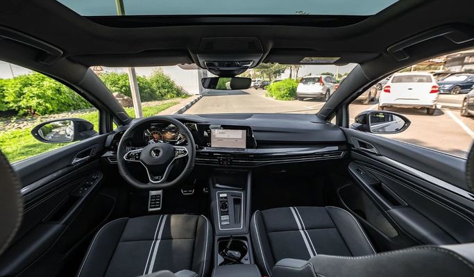 Новый Volkswagen Golf R VIII, 2.0 л, 2024 в Дубае от Altass Motors Белый цвет. Other | AUTO.AE